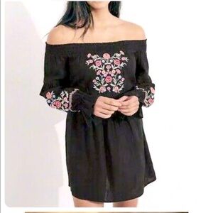 HOLLISTER Black Boho Floral Embroidered Drop Shoulder Dress. Size S